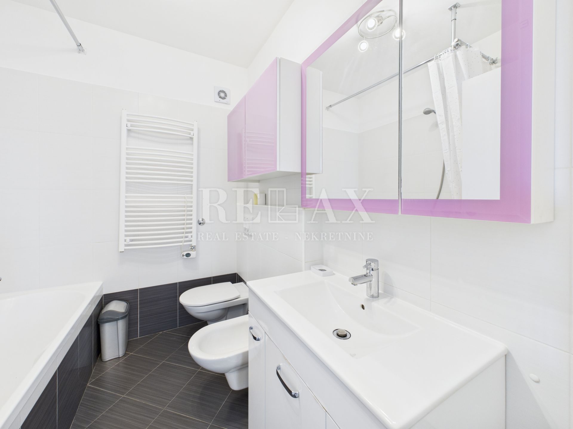 Rijeka, Srdoči - novouređen stan sa dvije spavaće sobe