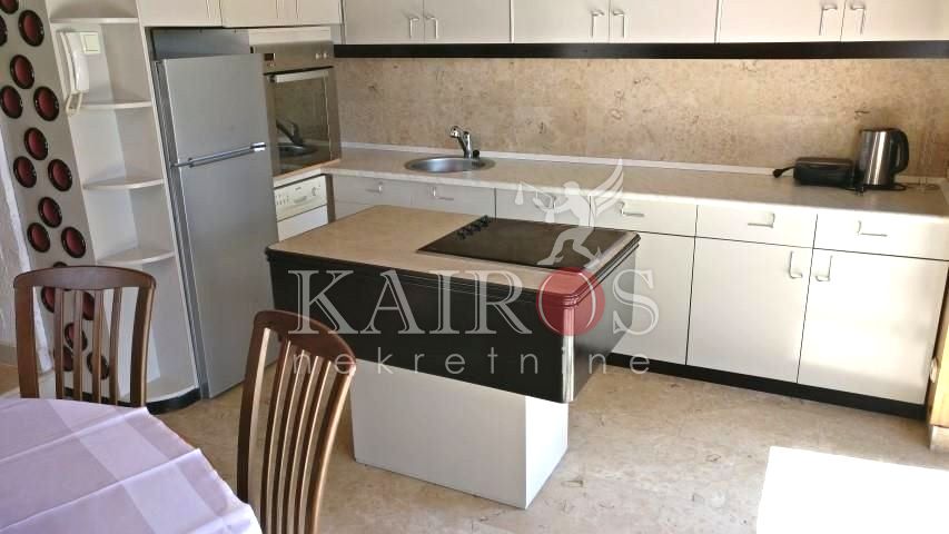 KOSTRENA, 120 m2, stan za 7 radnika