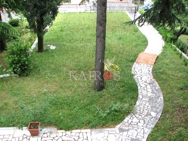 KOSTRENA, 120 m2, stan za 7 radnika