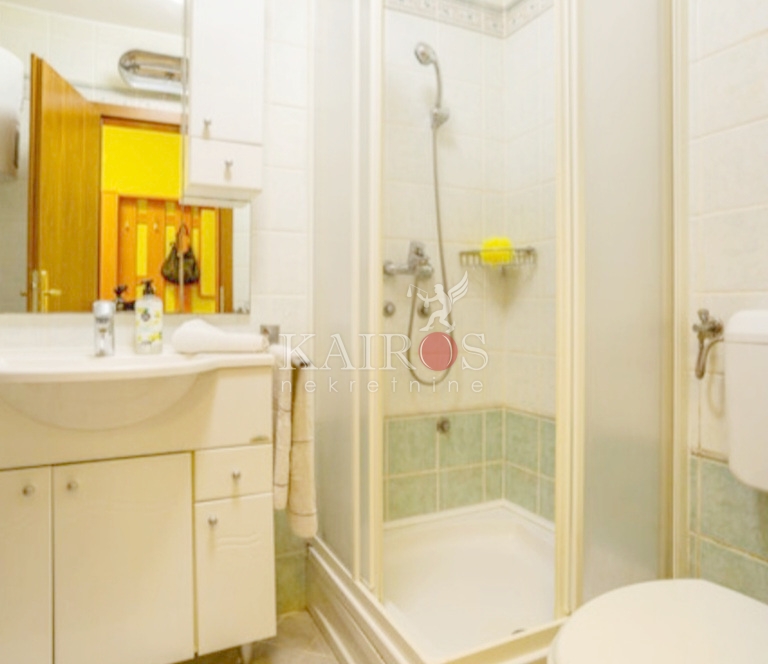 MALINSKA, apartman 42 m2, pakirno mjesto