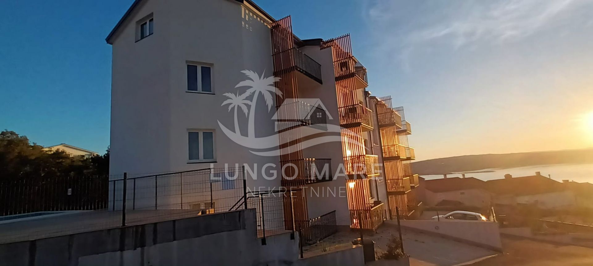 Crikvenica, kompleks 4 stana u zgradi, pogled na more!