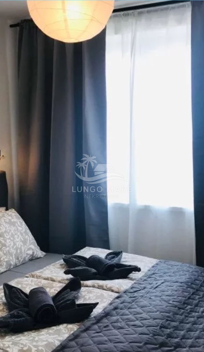 Crikvenica, kompleks 4 stana u zgradi, pogled na more!