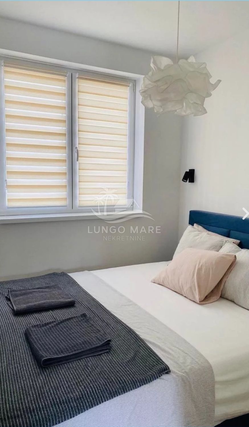 Crikvenica, kompleks 4 stana u zgradi, pogled na more!