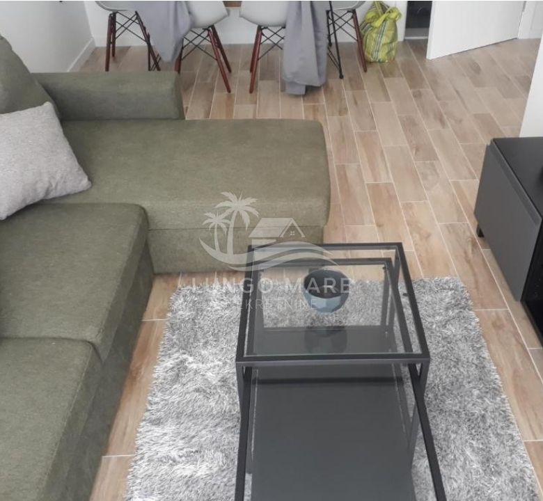 Crikvenica, kompleks 4 stana u zgradi, pogled na more!