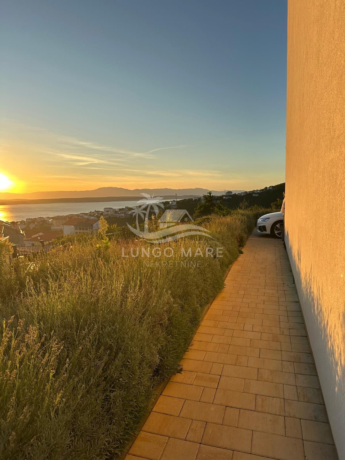 Crikvenica, kompleks 4 stana u zgradi, pogled na more!