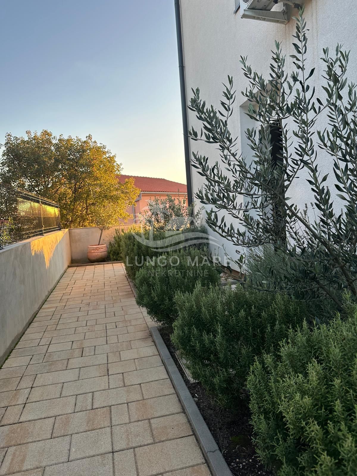 Crikvenica, kompleks 4 stana u zgradi, pogled na more!